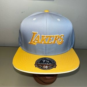 Brand new Los Angeles Lakers Mitchell & Ness 2 Tones fitted Cap Hat size 7 5/8